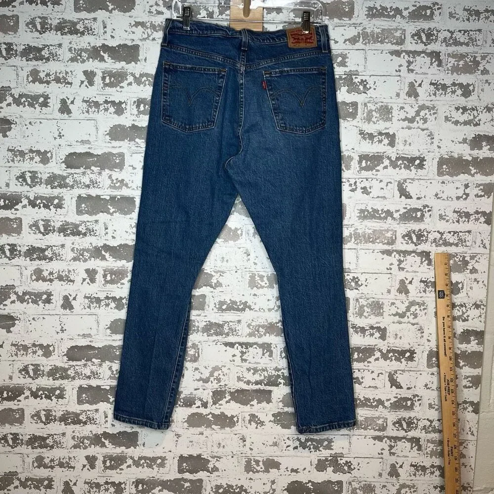 Levi’s | women curvy denim distressed jeans